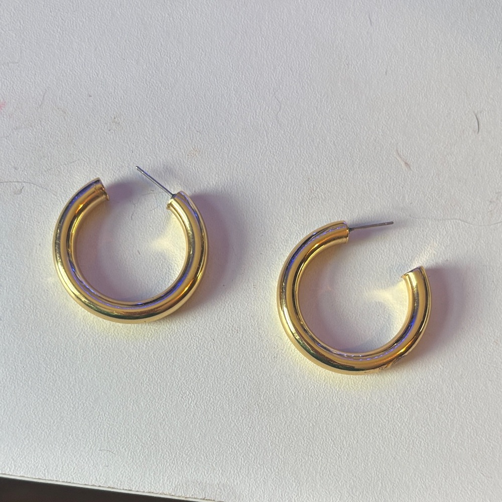 Elegant Gold Hoop Earrings